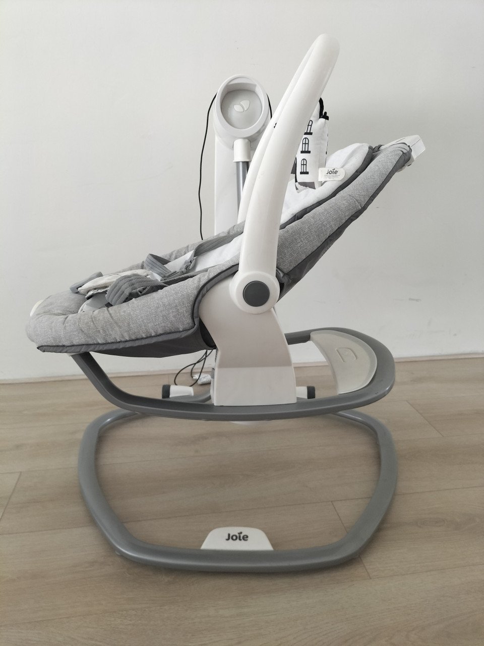 Joïe Swing Serina 2-in-1 babyzitje en schommelstoel