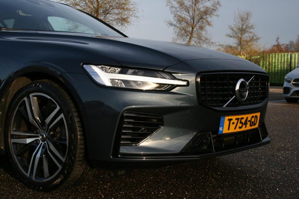 Volvo V60 2.0 t6 recharge awd r-design