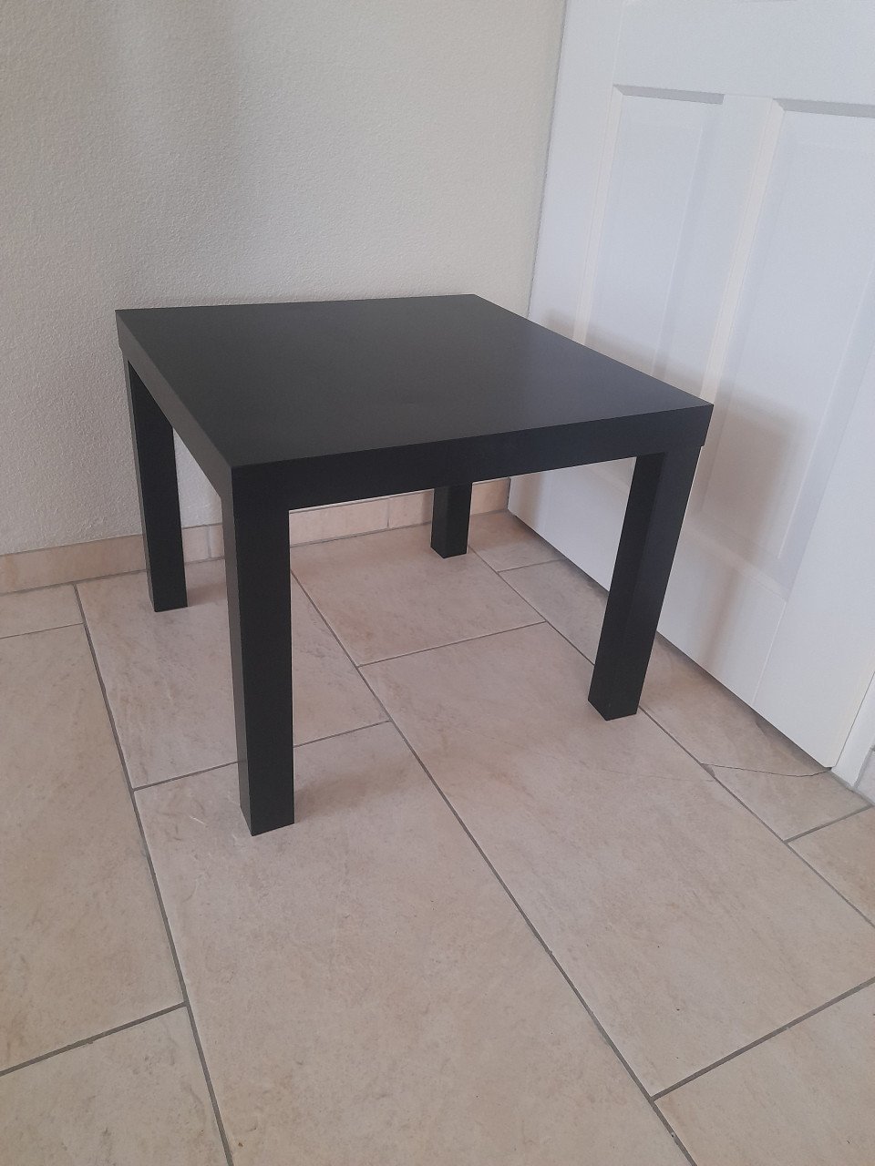 Tafeltje  55 x 55 x 45H (in goede nette staat )