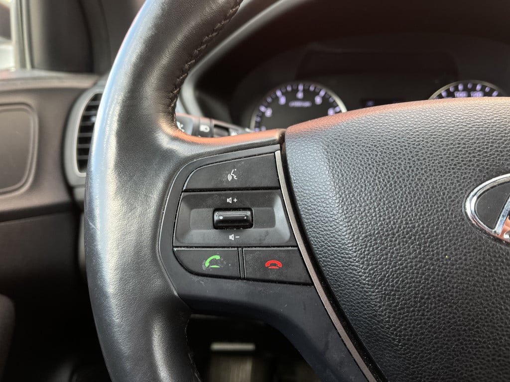 Hyundai I 20 1.2 hp i-motion premium | stuur/stoelverw. | radio | airco