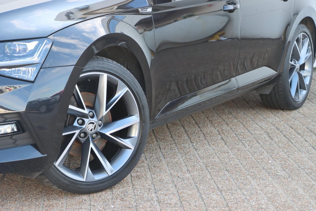 Skoda Superb combi 1.4 tsi iv sportline business