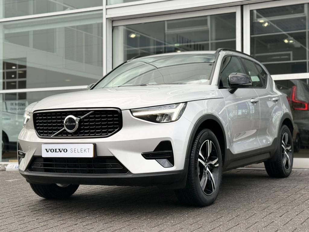 Volvo XC40 b4 197pk plus dark |adap.cruise| trekhaak | camera| elektrische