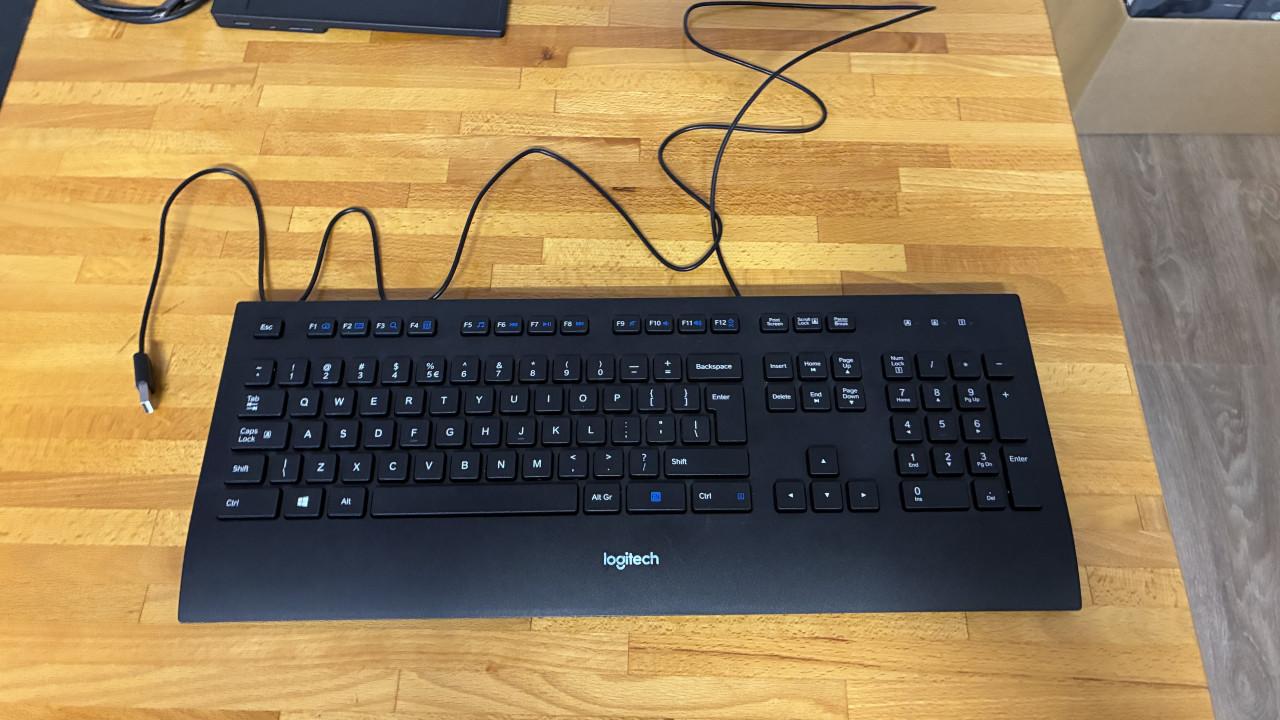 3 Logitech Toetsenborden