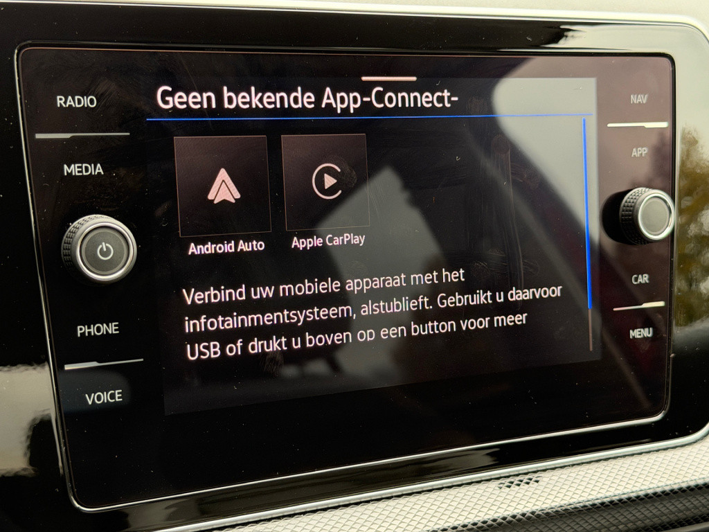 Volkswagen T-cross 1.0 tsi 116pk style | trekhaak | camera | navi | led gri