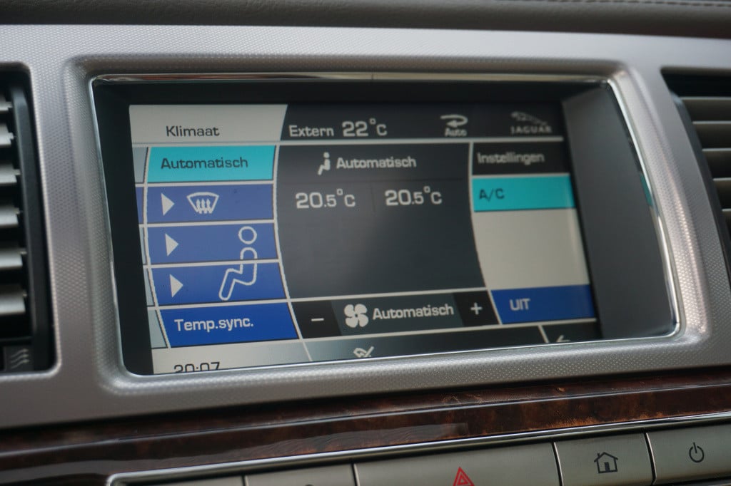 Jaguar XF 4.2 v8 premium luxury automaat - climate / navi / leder / pano / 