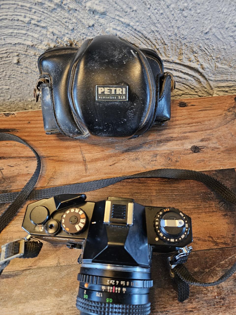 Mooie vintage Petri MF-101A Analoge Spiegelreflexcamera met Tas