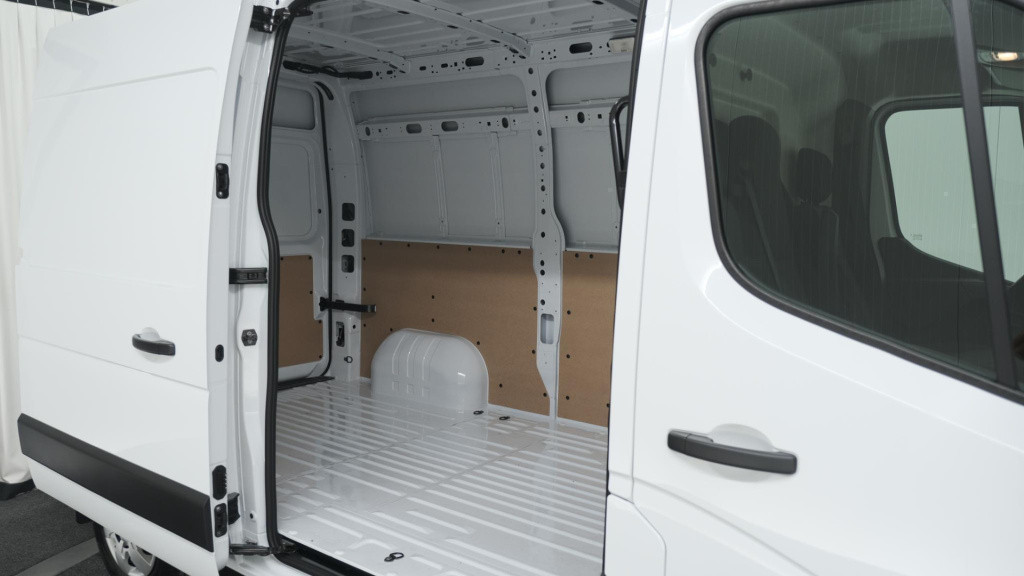 Renault Master t33 2.3 dci 135 l2h2 comfort | direct leverbaar | navigatie 