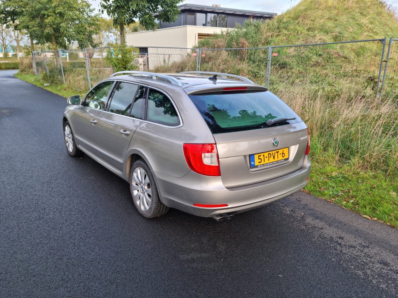 Skoda superb combi 1.8tsi elegance business line bj 2011