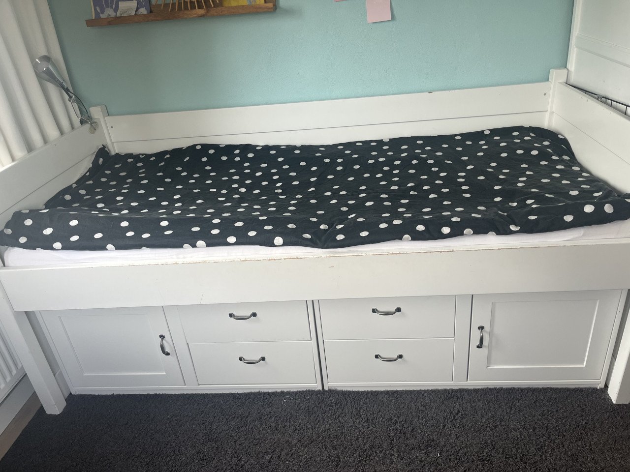 Bed met opbergruimte