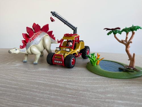 Playmobil dinoset met voertuig en figuren