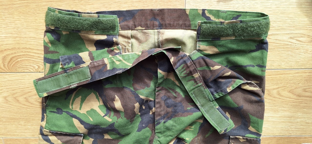 Camouflage Jagers outfit. Jas, Broek en Riem Maat M/L