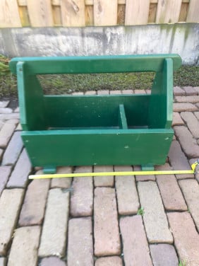 Groene houten bak.