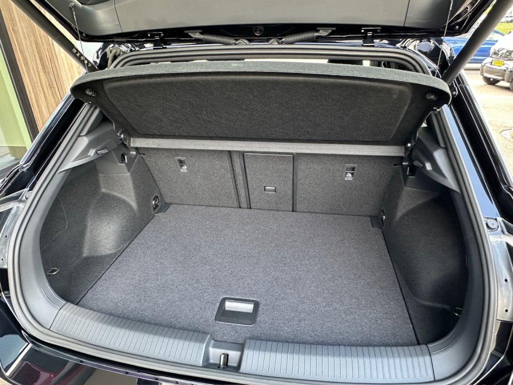 Volkswagen T-roc 1.5 tsi 150pk dsg r-line | camera | keyless | elek. achter
