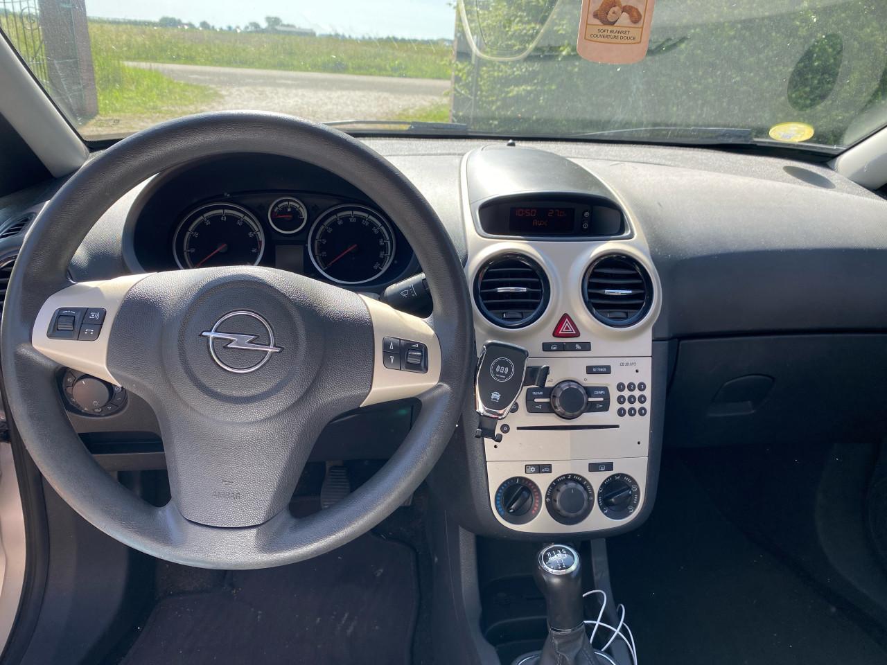 Opel corsa 1.2 3d netjes nap rijd goed