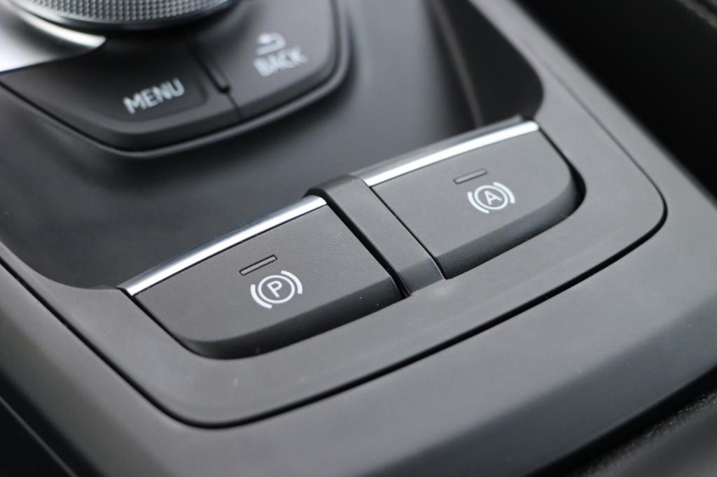 Audi Q2 30 tfsi s-line edition 110pk