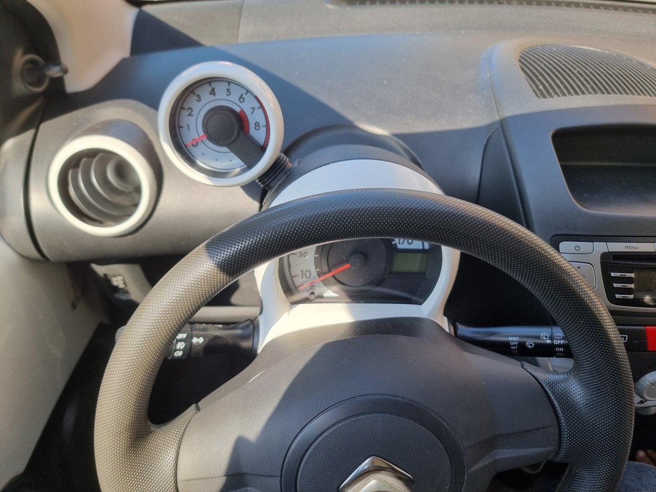 Luxe uitvoering Citroen C1 van 2012 5drs Airco LED Bluetooth Toerenteller