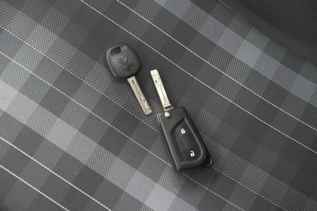 Peugeot 108 1.0 e-vti active top! | elektrisch vouwdak | camera | apple car