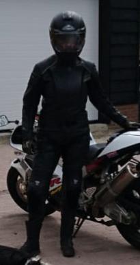 Leren damescombi compleet met helm en laarzen.