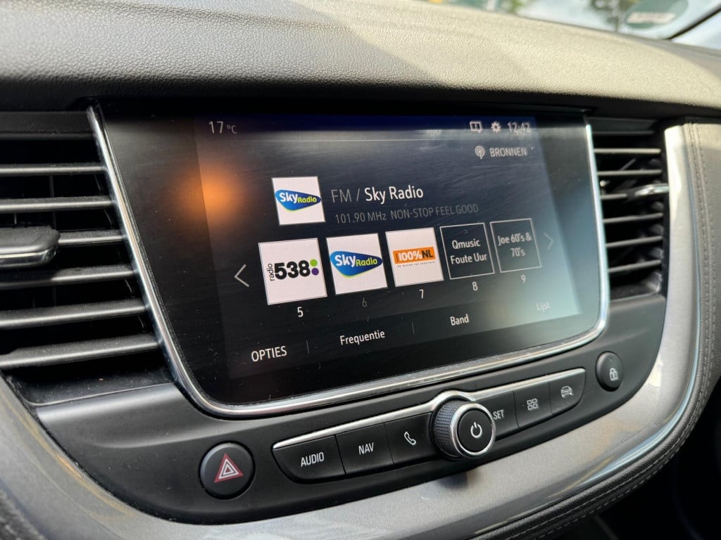 Opel Grandland X 1.2 turbo bus. ex.