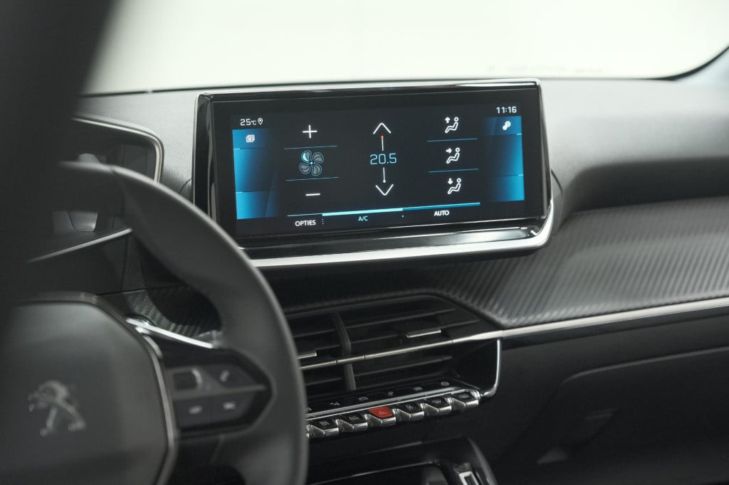 Peugeot 208 puretech 100 allure | camera | navigatie | parkeersensoren | ap