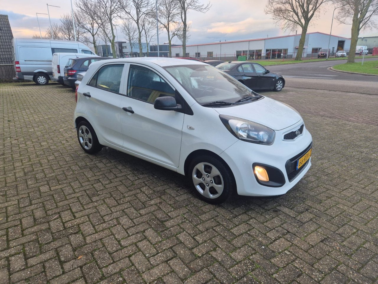 Kia PICANTO 1.2 CVVT Pack 3drs bj:2011 airco lm-velgen led i.z.g.st