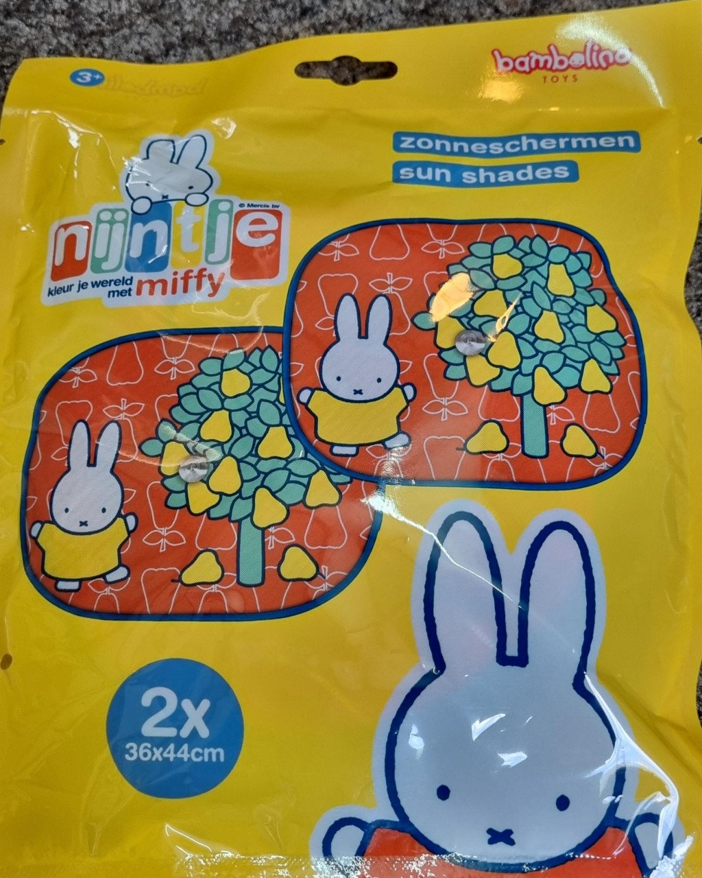 "NIJNTJE"-ZONNESCHERM (voor in de auto)