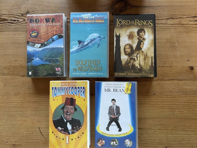 15 VHS videobanden.....o.a. van Disney