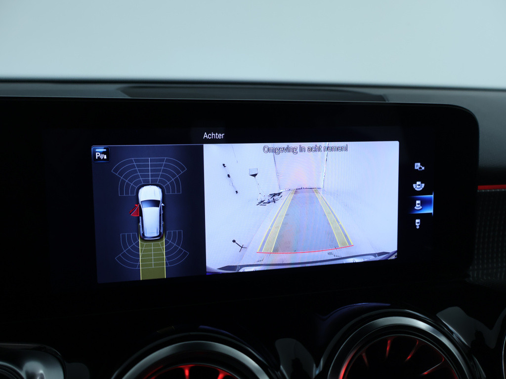 Mercedes-Benz Glb 180 business solution luxury | trekhaak | sfeerverlichtin