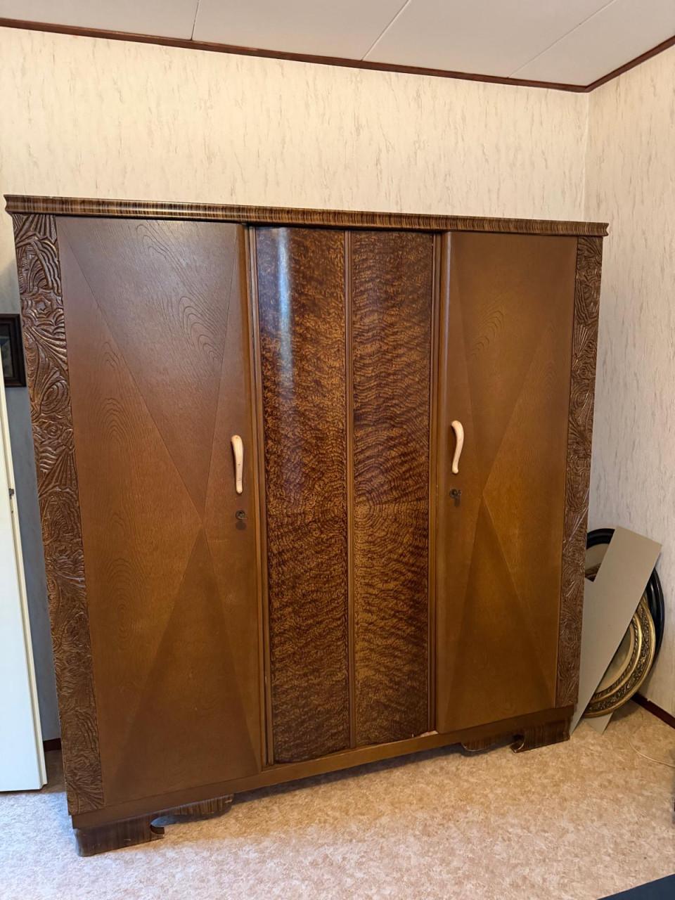 Vintage 3-deurs kledingkast