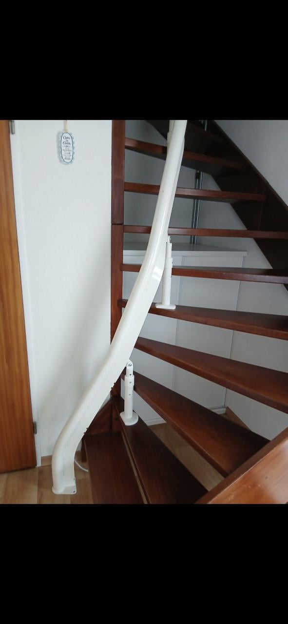 Traplift, 2 bochten naar links, 14 treden