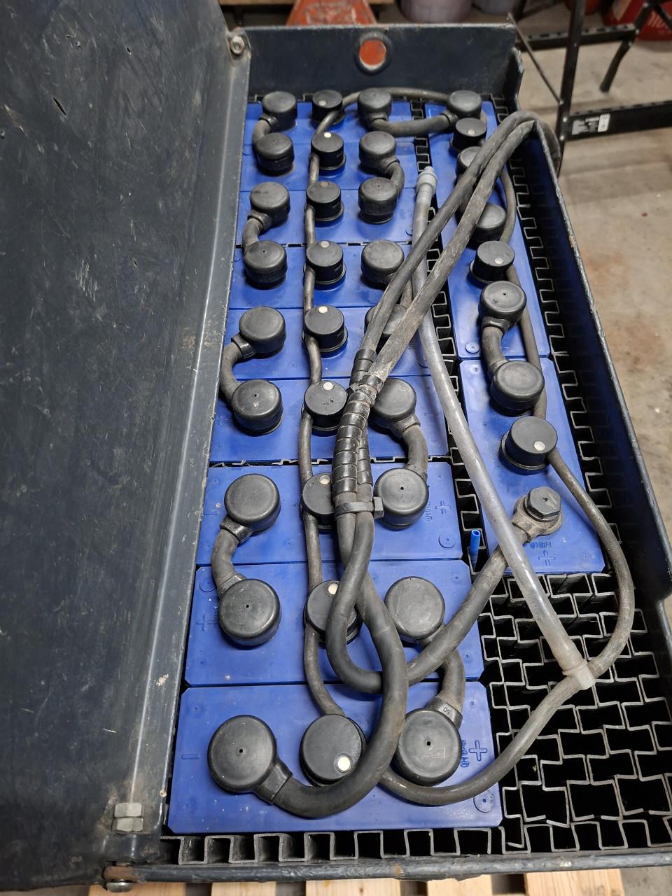 Tractie accu 24 Volt 620 Ampère. 2x