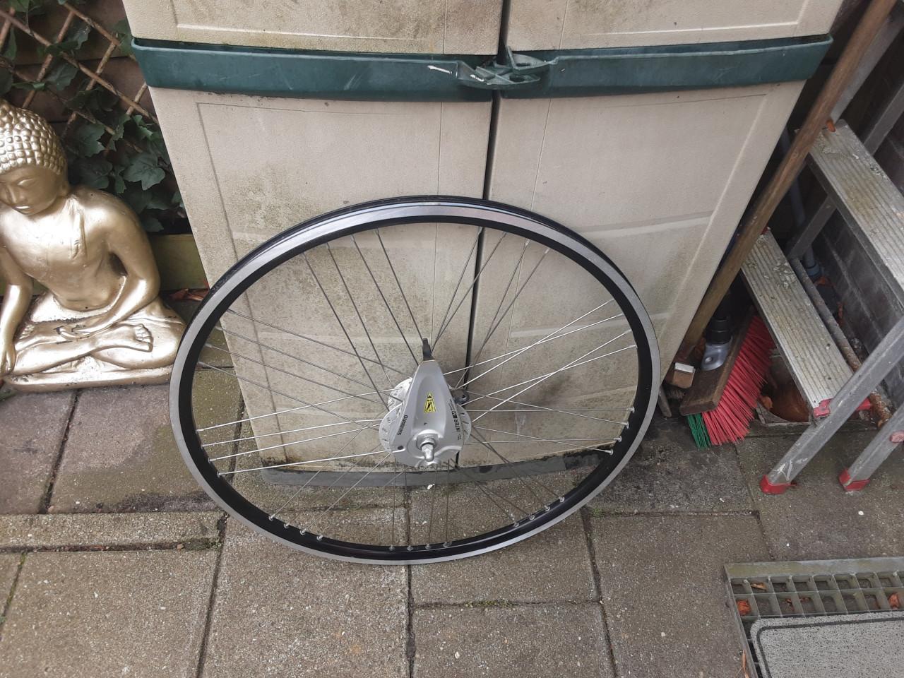 4 x 28 inch shimano voorwielen, naafdynamo, rollerbrake rem