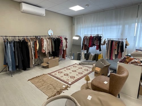 Dameskleding, kinderkleding en andere spullen