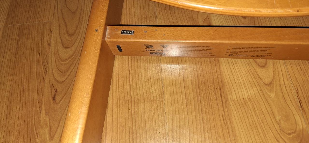 Mooie TrippTrapp kinderstoel van Stokke met beugel en rugsteun