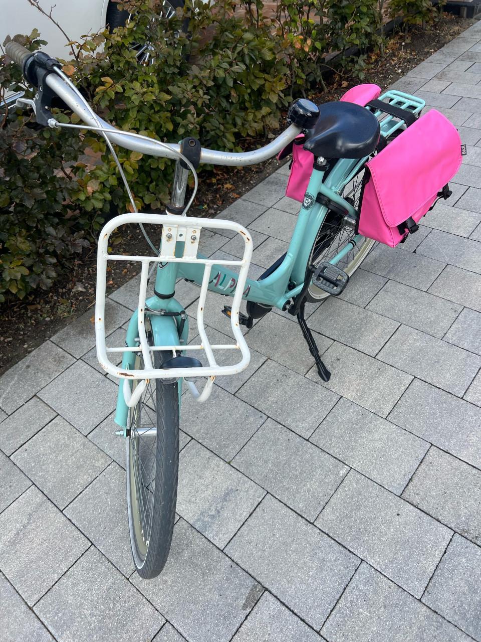 Alpina Kinderfiets 26 inch met voordrager en fietstassen