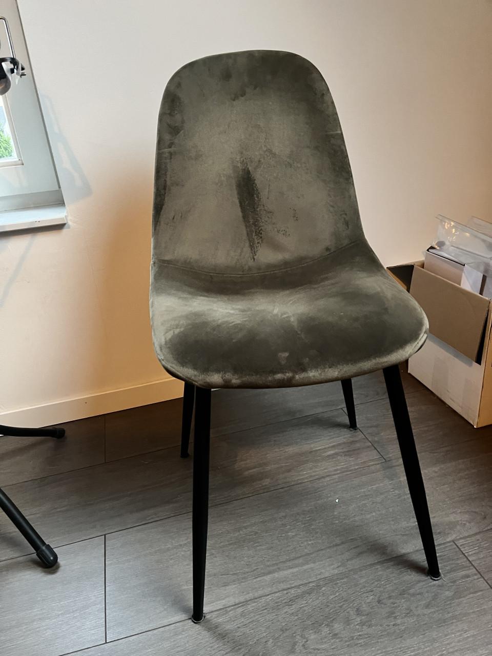 Olijfgroene stoel