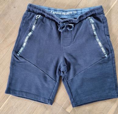 Jongens short maat 152