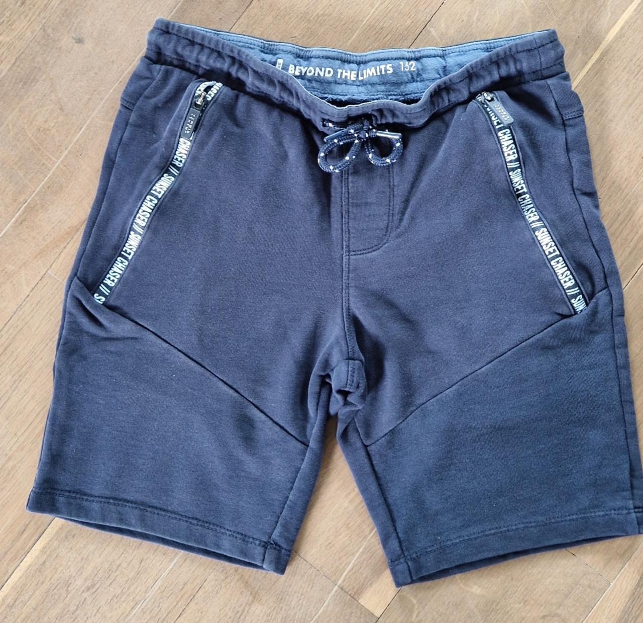 Jongens short maat 152