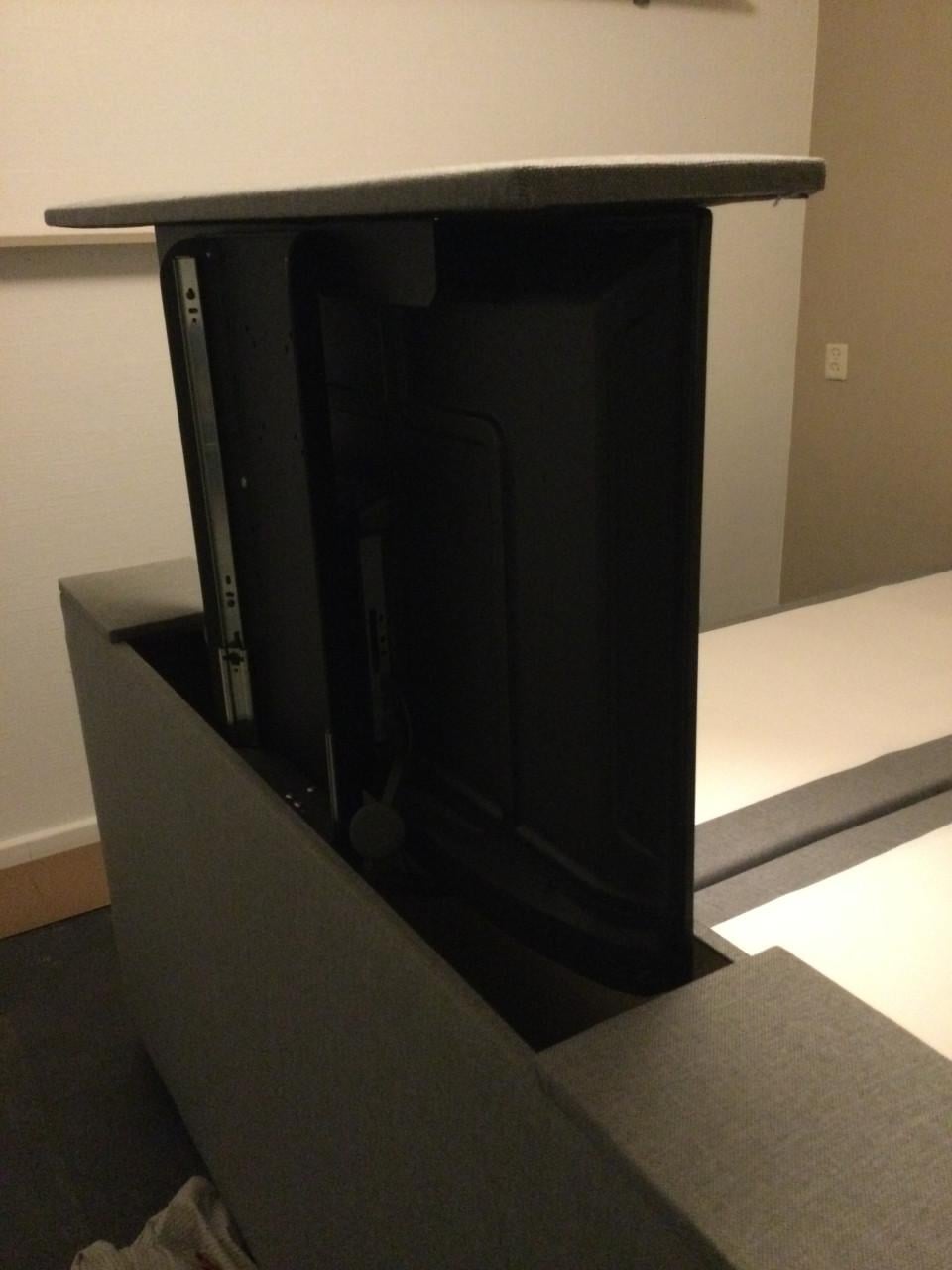 Boxspring met TV lift meubel