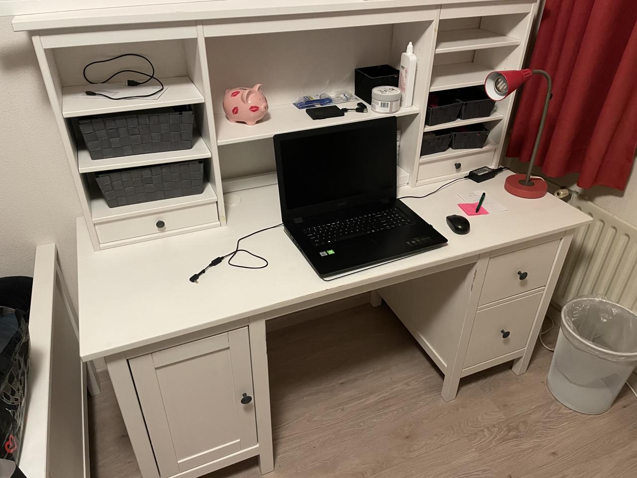 Te koop: Buro (Ikea, Hemnes). Bxd: 155x64 cm.