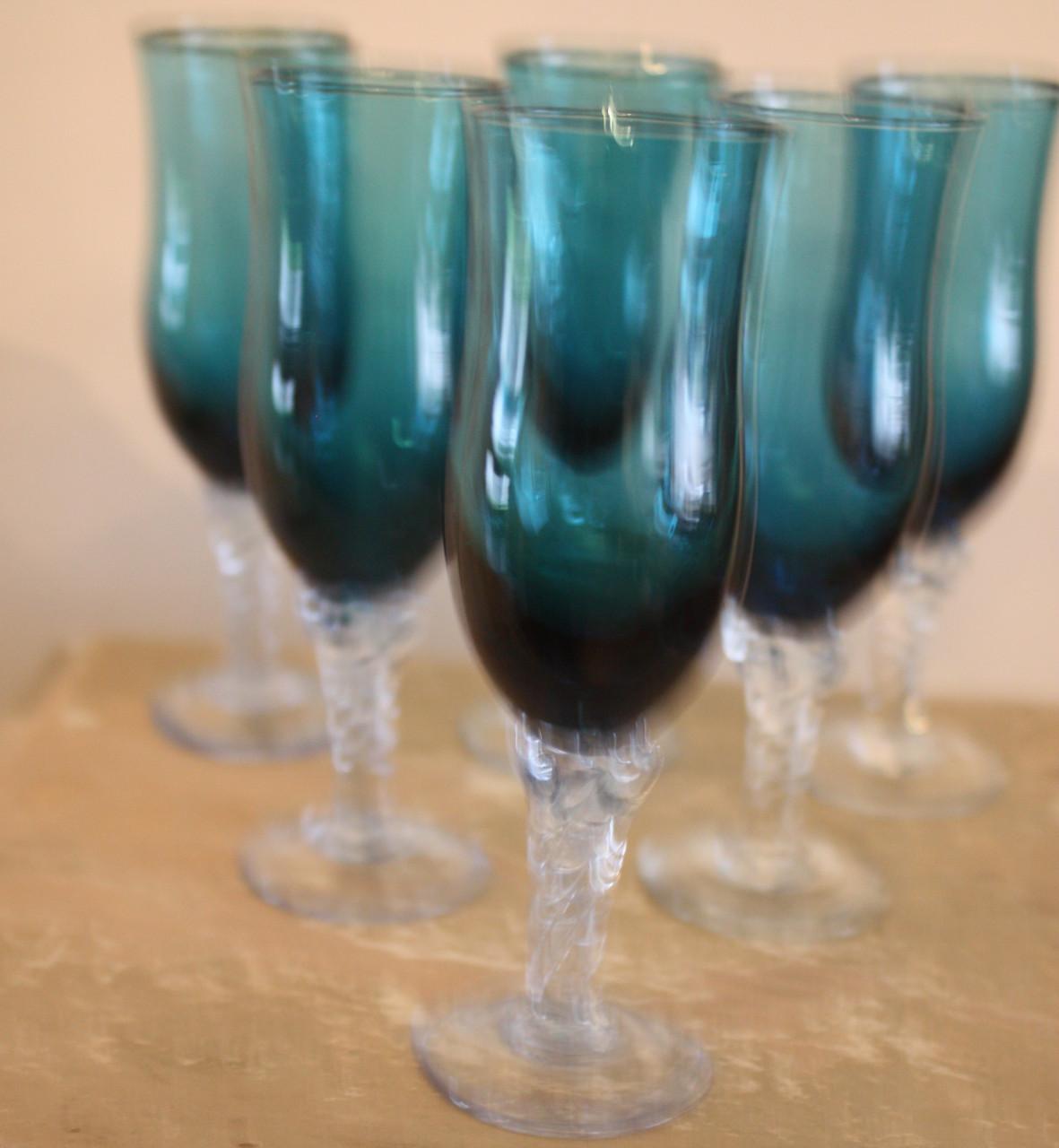 Set van 6 mooie blauwe glaasjes me gedraaide poot