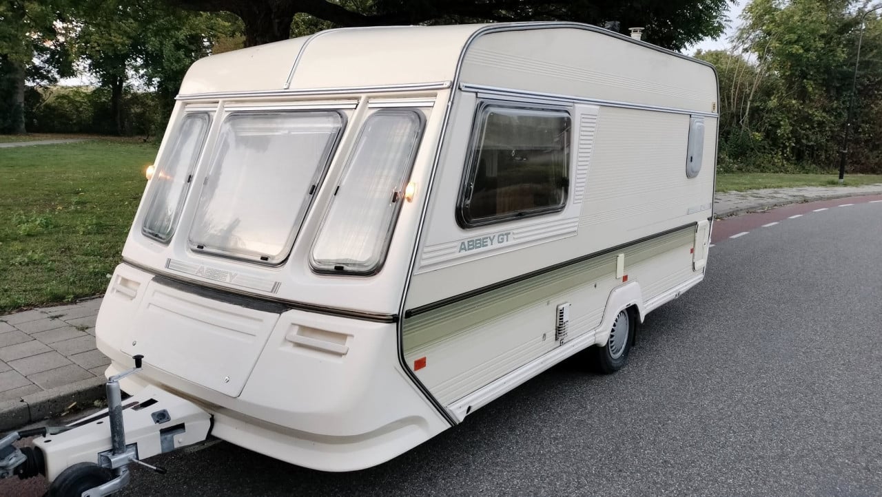 Abbey caravan met ENKELE bedden plus voortent en luifel