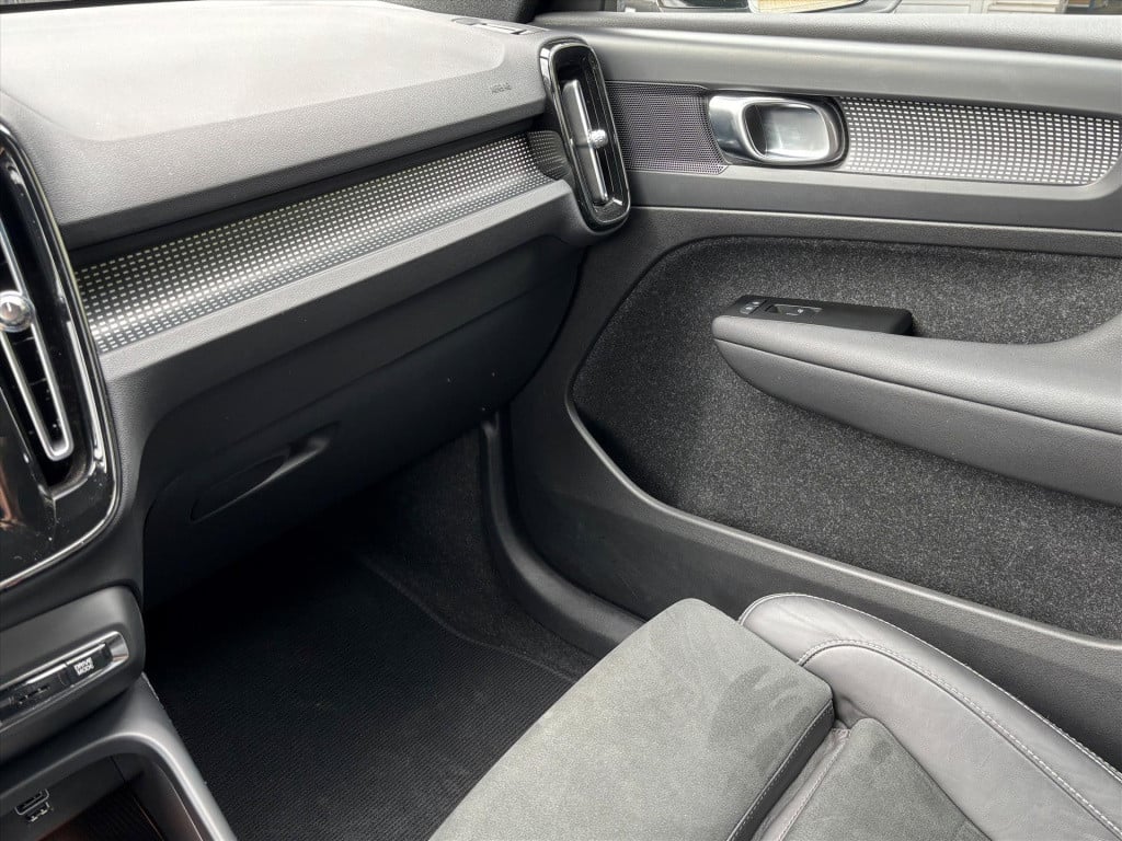 Volvo XC40 1.5 t4 211pk r-design|trekhaak|carplay|navi|21