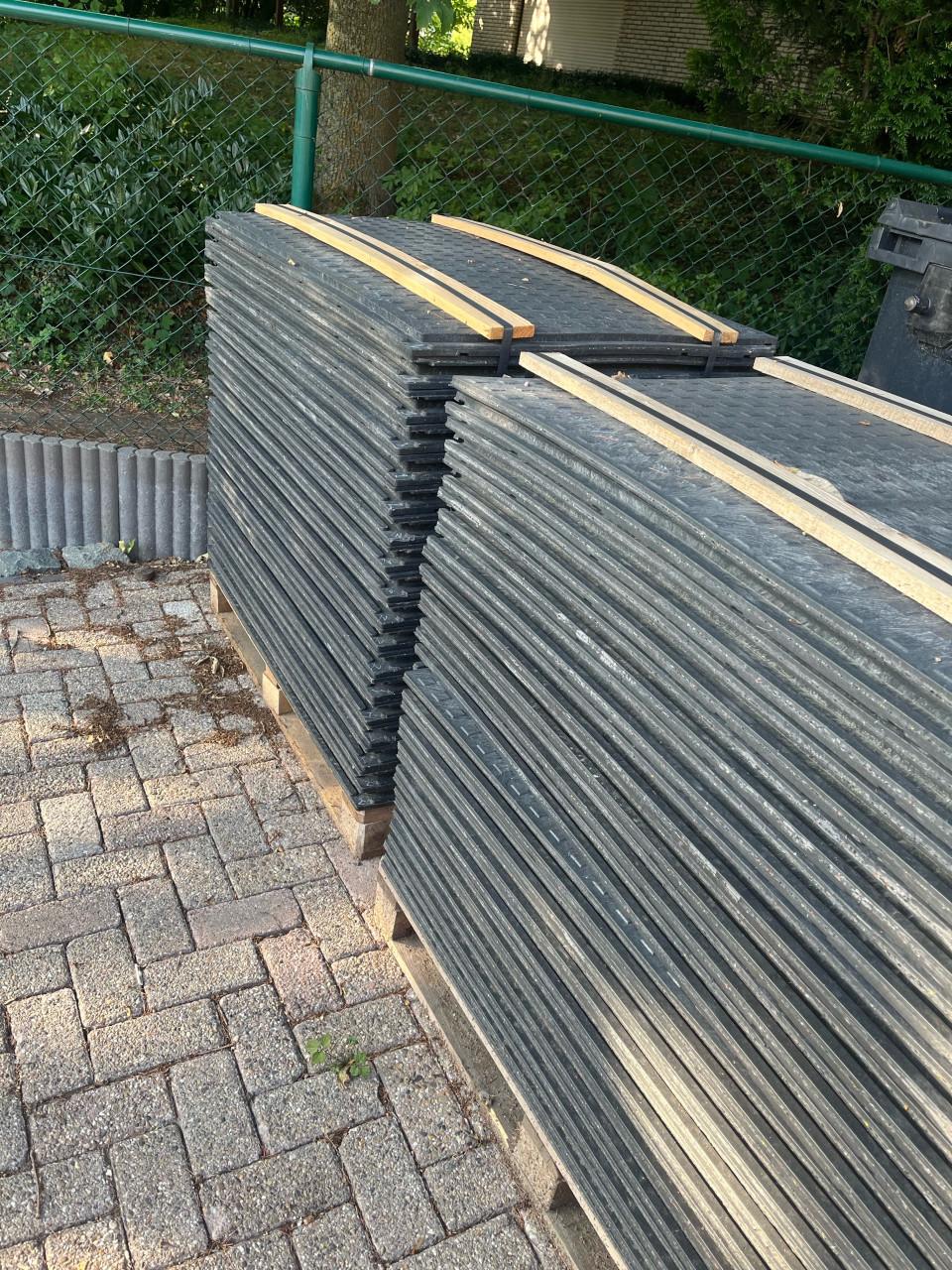 Nieuwe kuntstof rijplaten