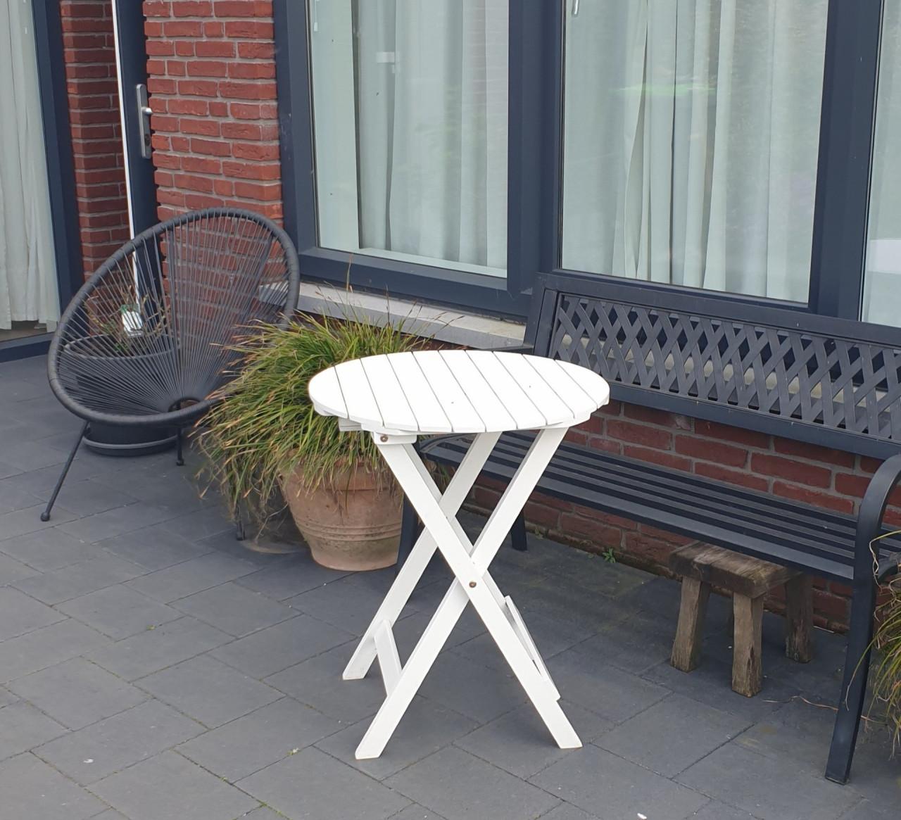 Witte inklapbare houten tuintafel diameter 60 hoogte 71