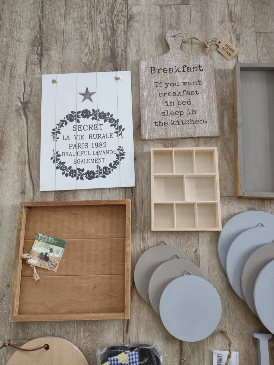 Prachtige set nieuwe houten woonaccessoires, dienblad hout.
