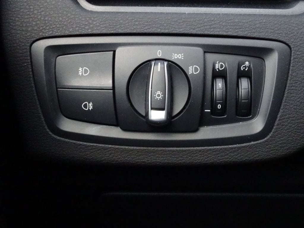 BMW X1 sdrive18i executive automaat | apple carplay | | el. koffer | 17"