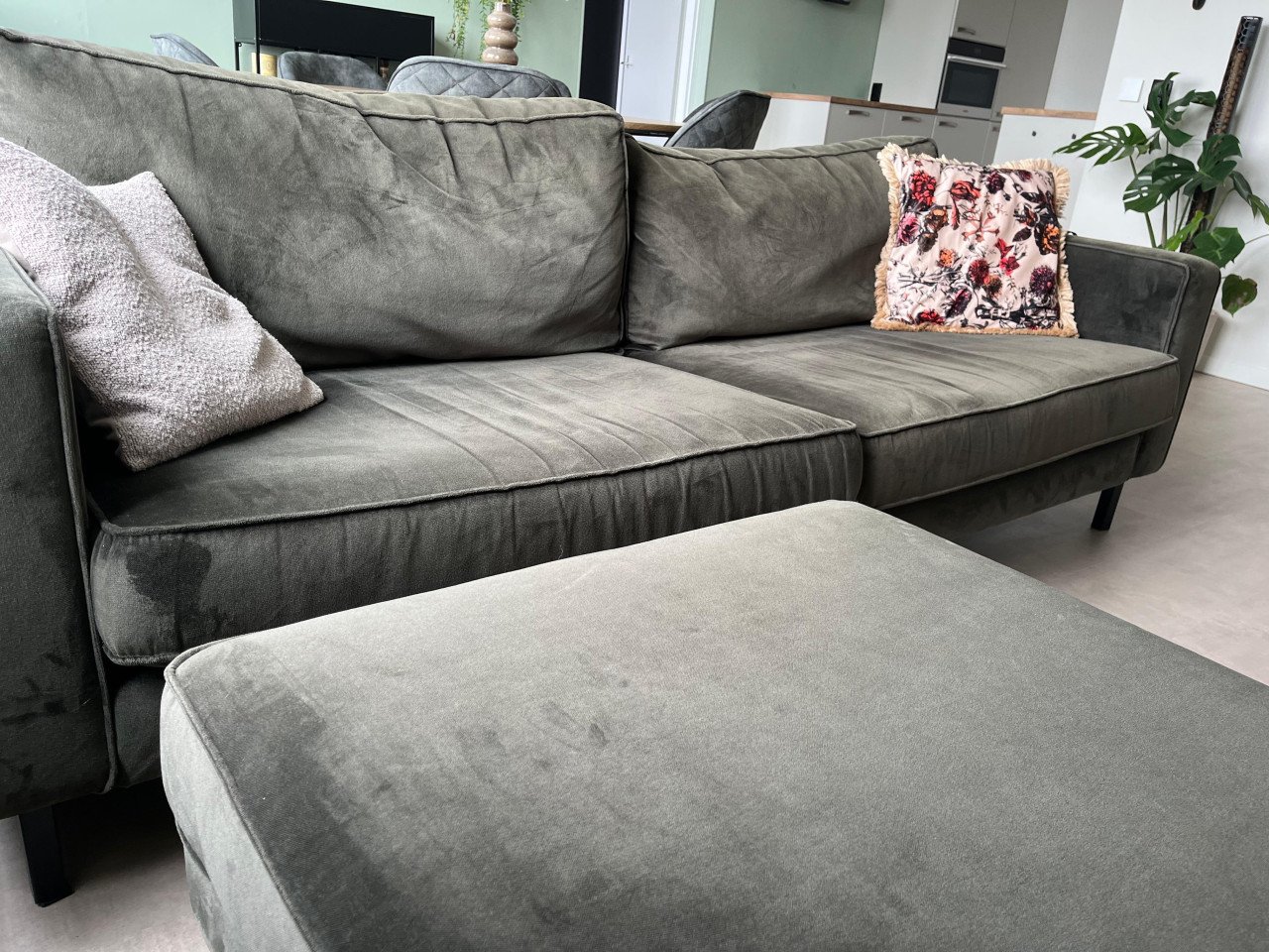 Comfortabele bank te koop (fluweel groen)