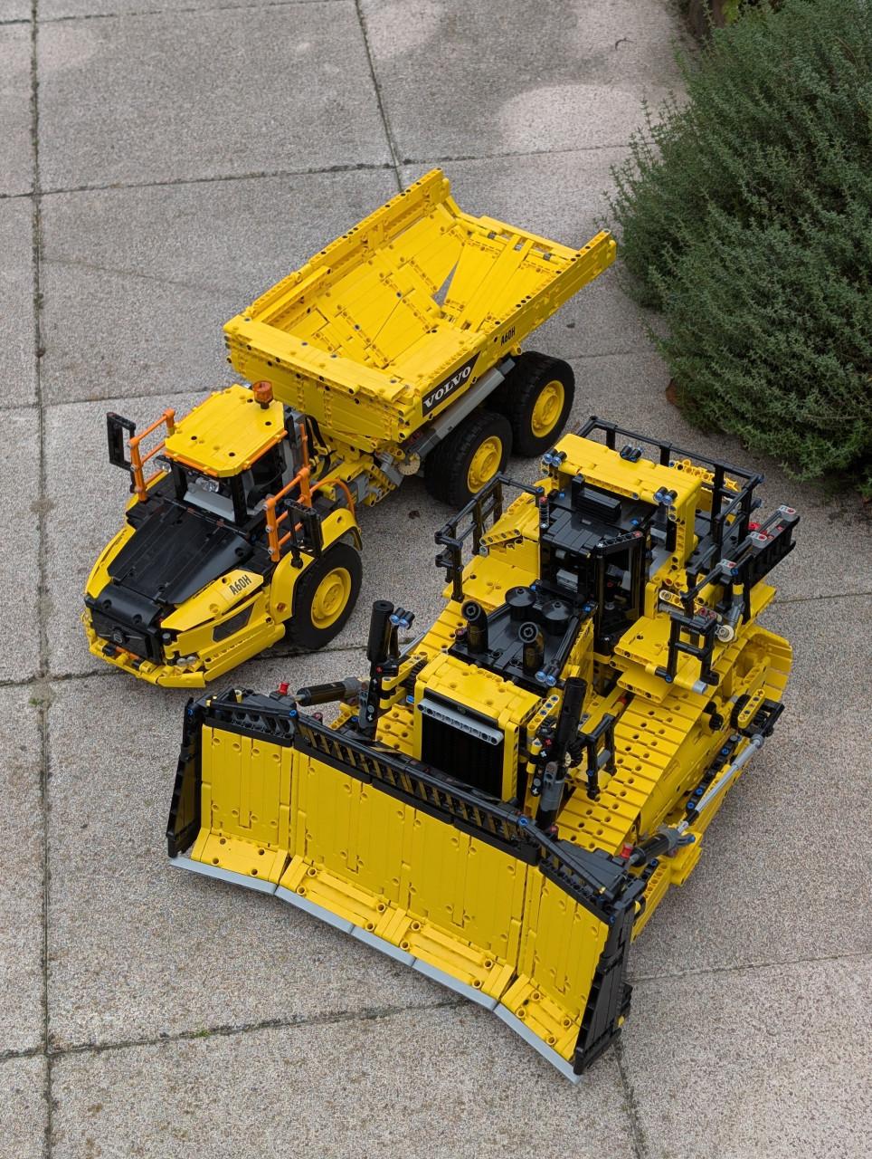 Lego Technic Volvo A60H en CAT D11 Bulldozer