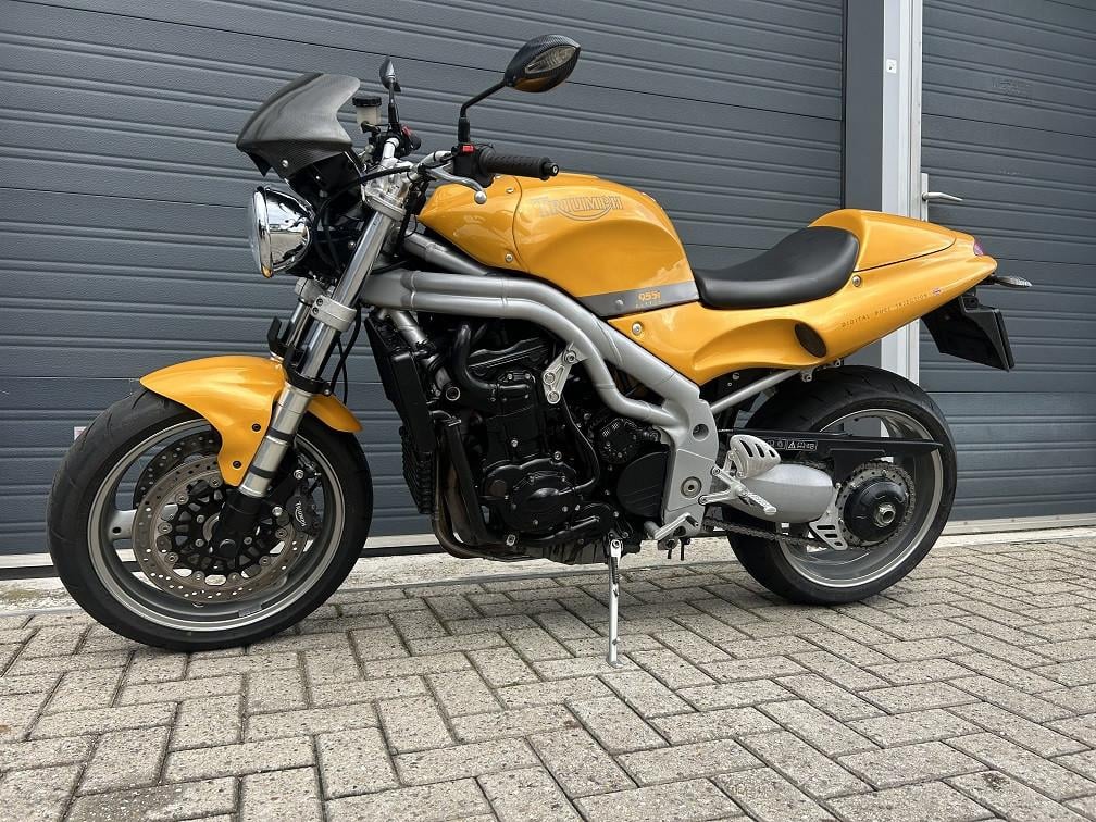 Triumph Speed Triple uit 2000 met 25 dkm, sportdemper, monocover €2350,-